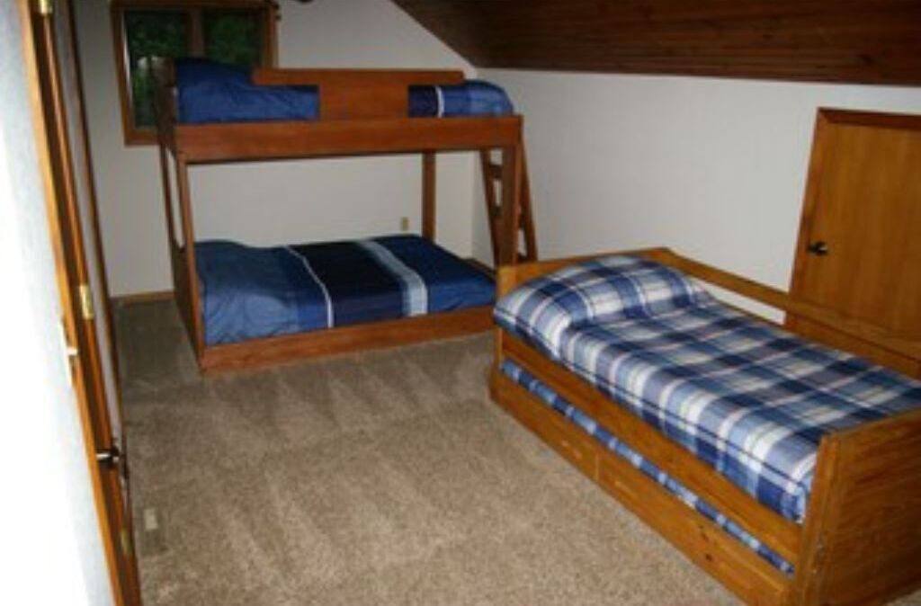 Photo of Bedroom in Blue Eye