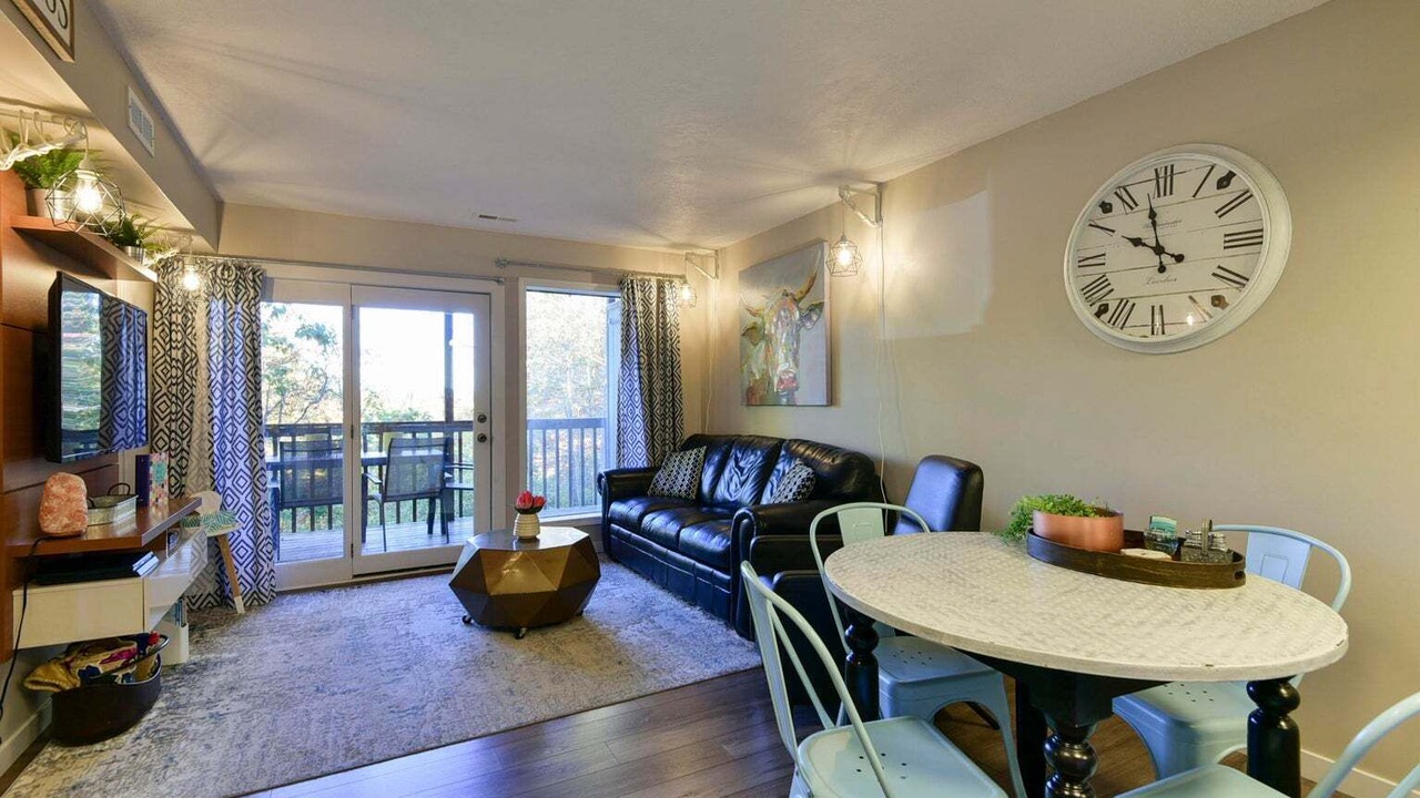 Photo of Livingroom in Notch Estates