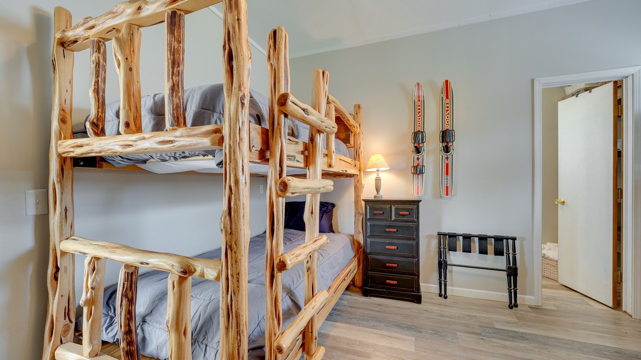 Photo of Bedroom in Shell Knob