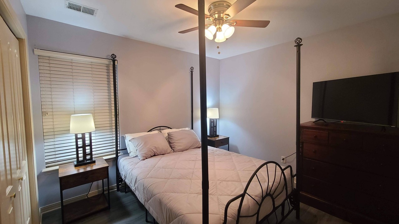 Photo of Bedroom in Branson Theater District