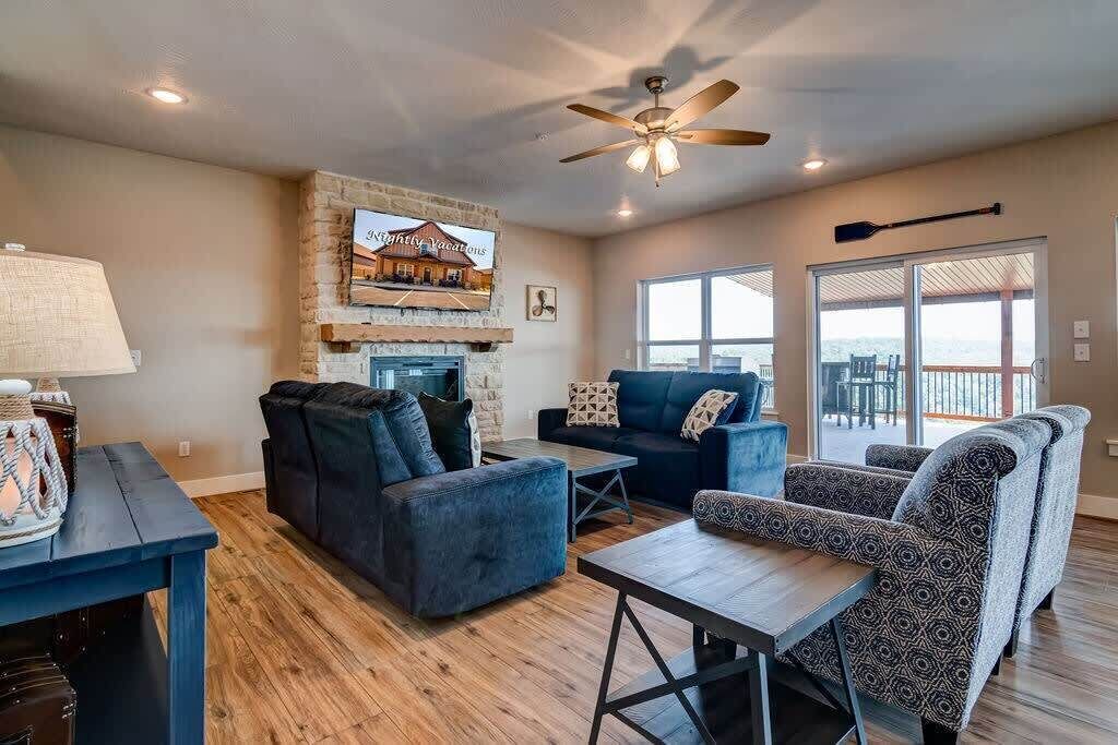 Photo of Livingroom in Kimberling City
