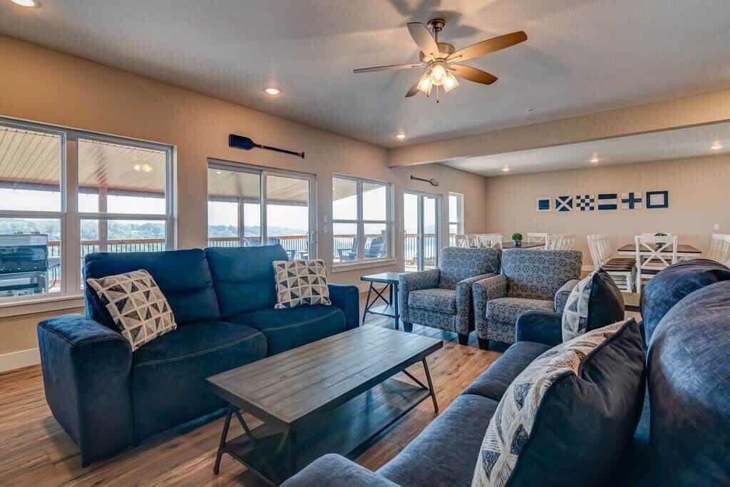 Photo of Livingroom in Kimberling City