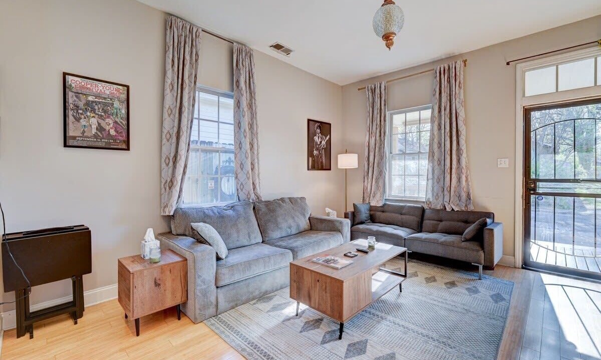 Photo of Livingroom in Cooper-Young Historic District