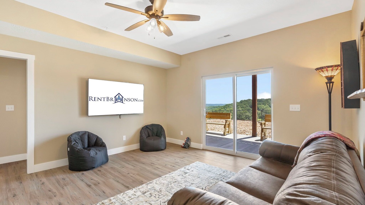 Photo of Livingroom in Kimberling City