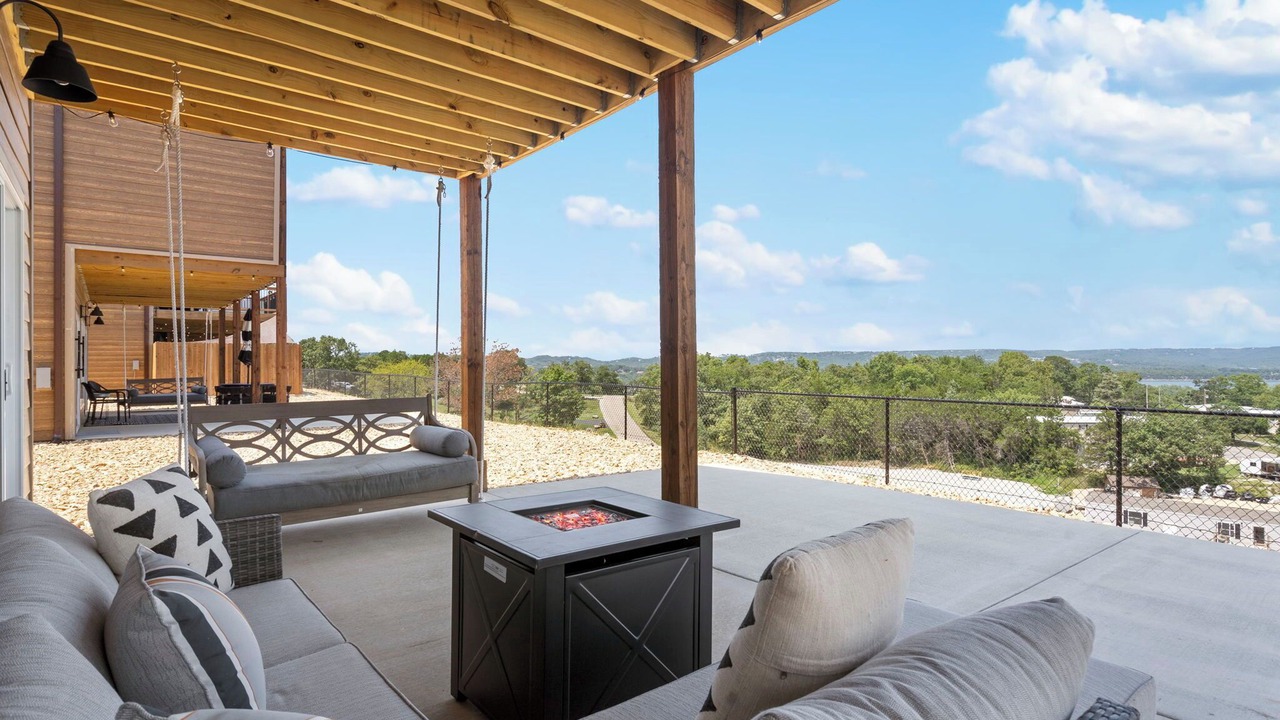 Photo of Patio Balcony in Kimberling City