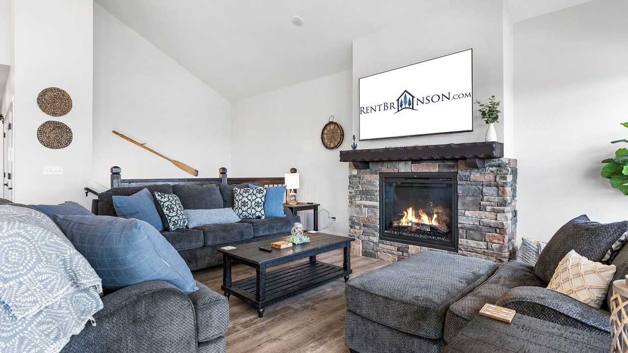 Photo of Livingroom in Kimberling City