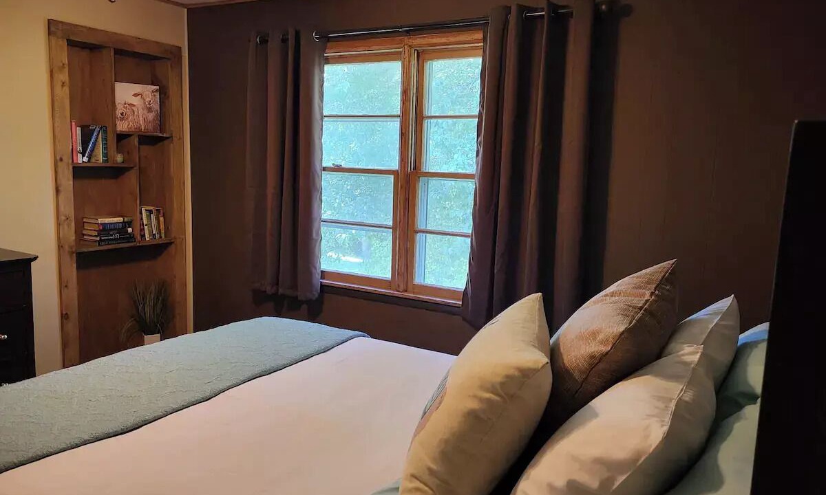 Photo of Bedroom in Reeds Spring
