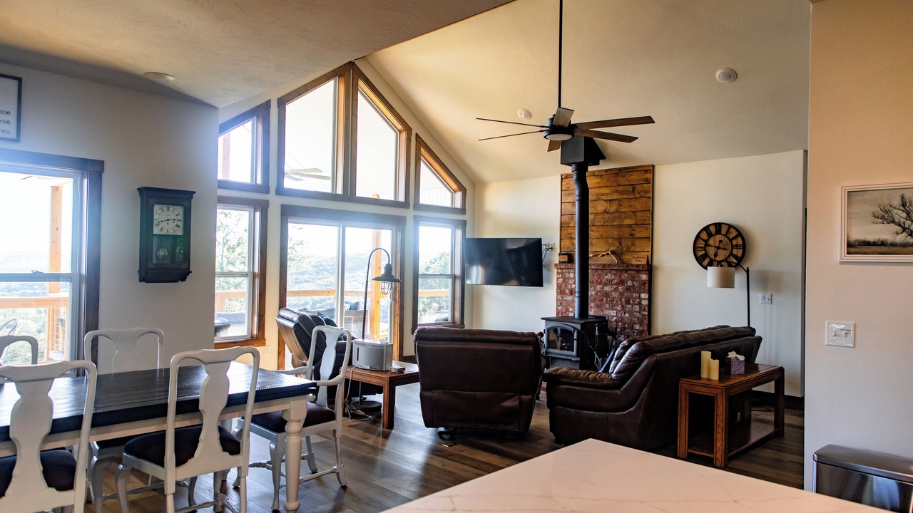 Photo of Livingroom in Kimberling City