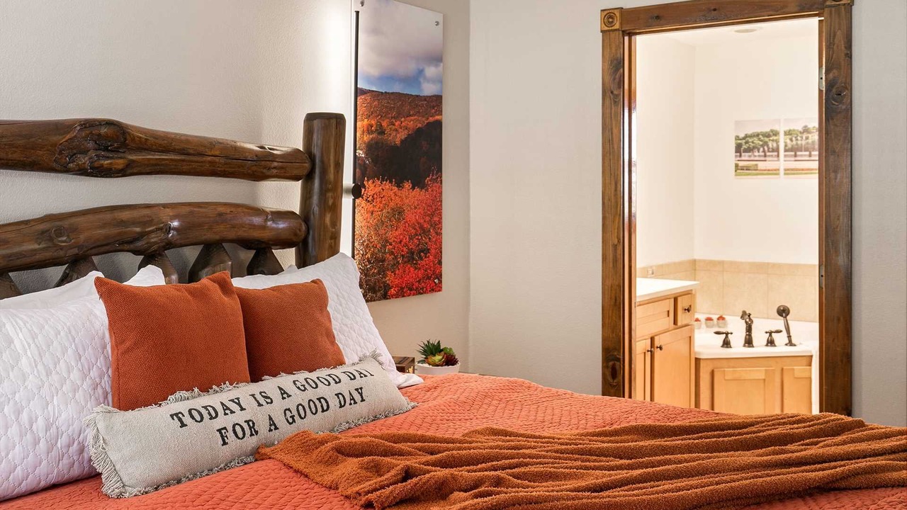 Photo of Bedroom in Reeds Spring
