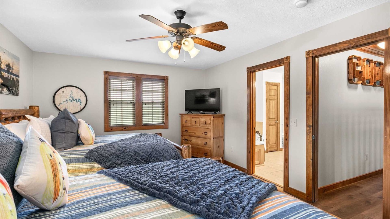 Photo of Bedroom in Reeds Spring