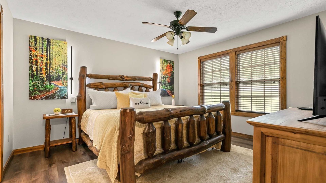 Photo of Bedroom in Reeds Spring