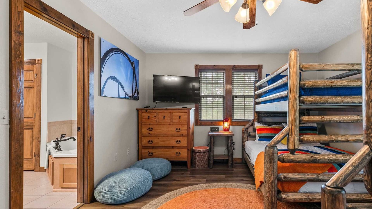 Photo of Bedroom in Reeds Spring