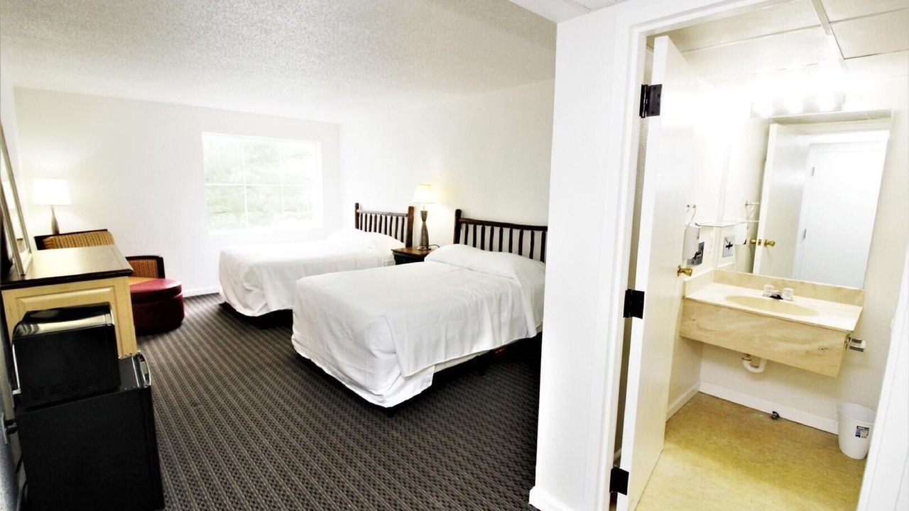 Photo of Bedroom in Branson Theater District