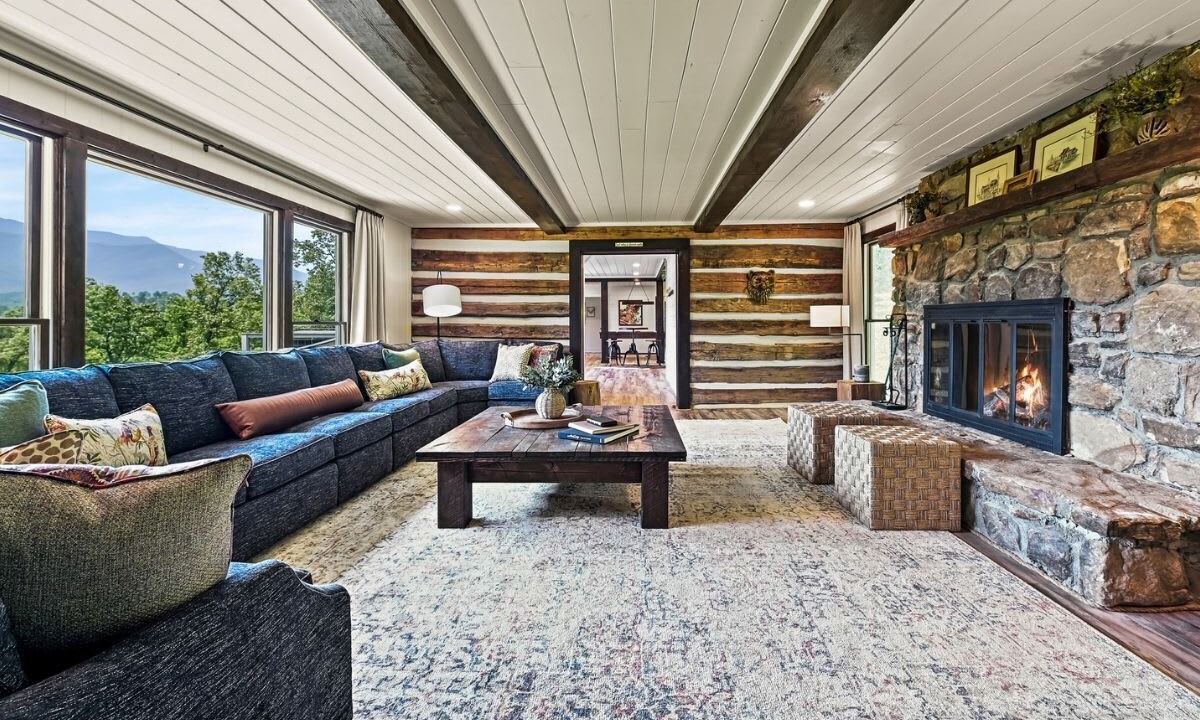 Photo of Livingroom in Pittman Center