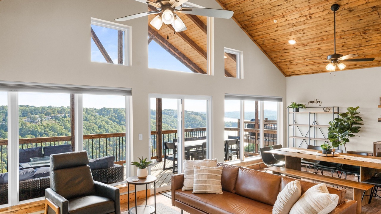 Photo of Livingroom in Kimberling City