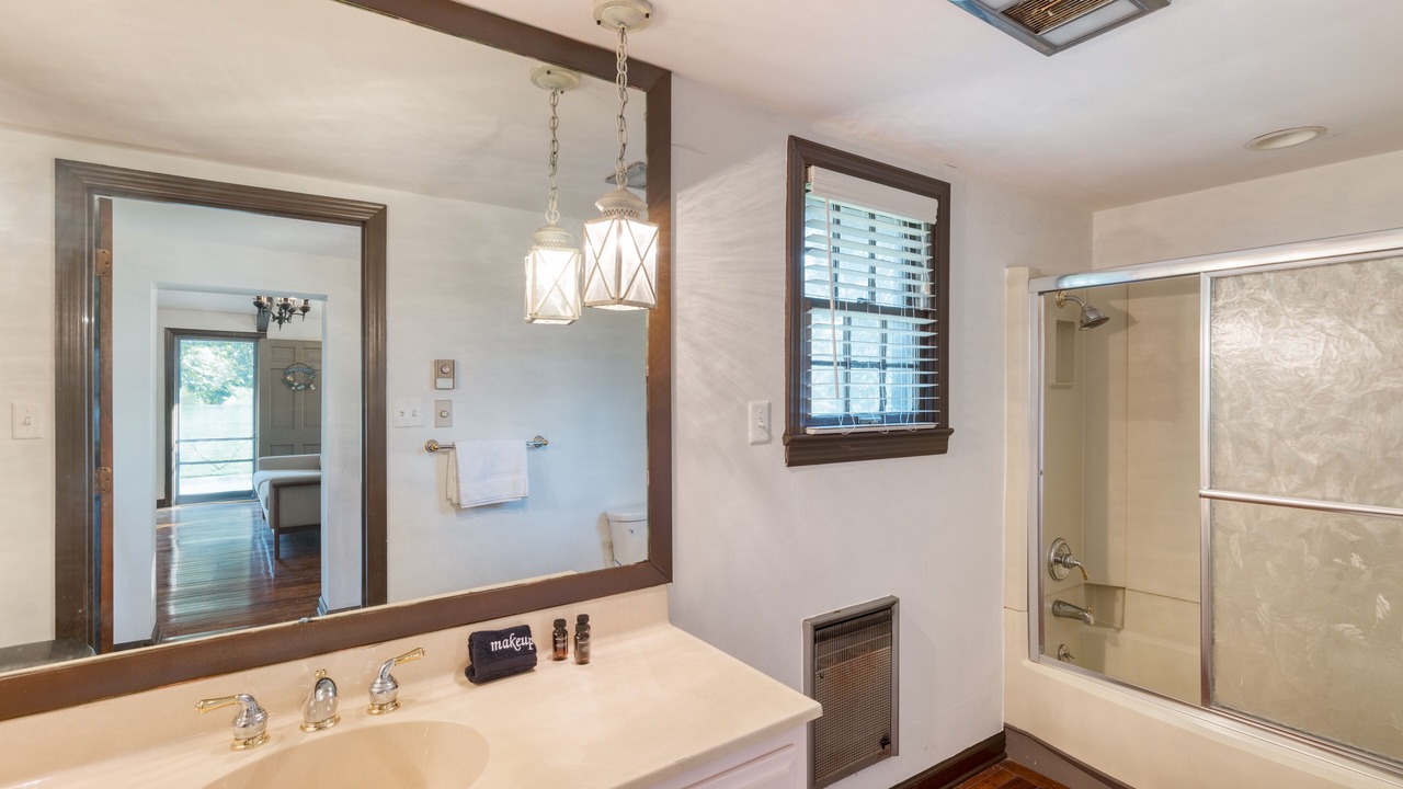 Photo of Bathroom in New Market