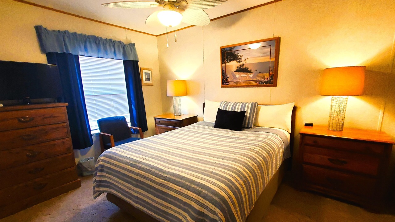 Photo of Bedroom in Blue Eye