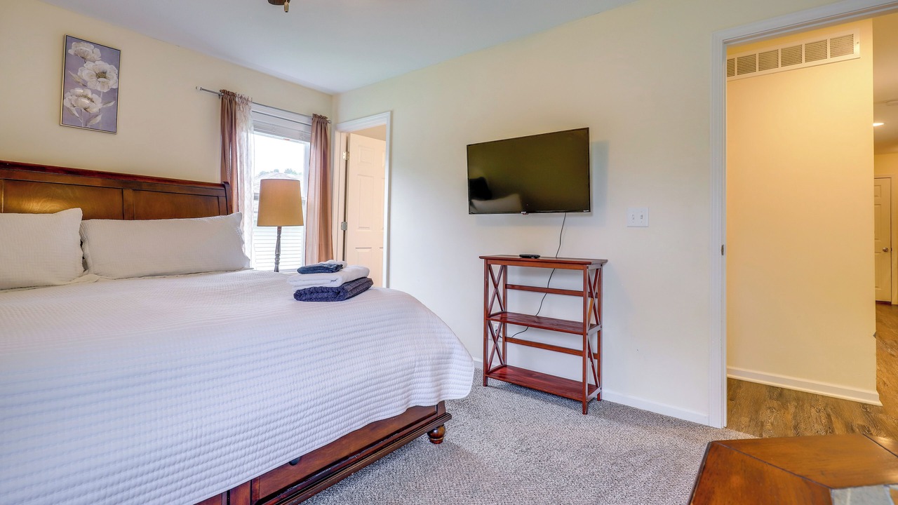 Photo of Bedroom in Lansing