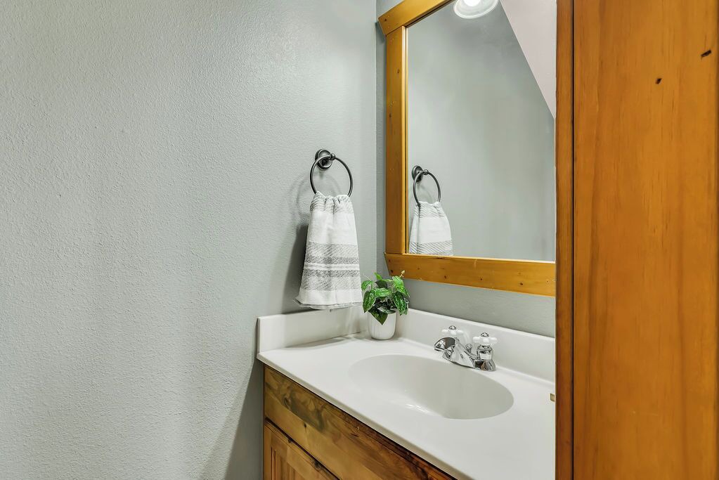 Photo of Bathroom in Reeds Spring