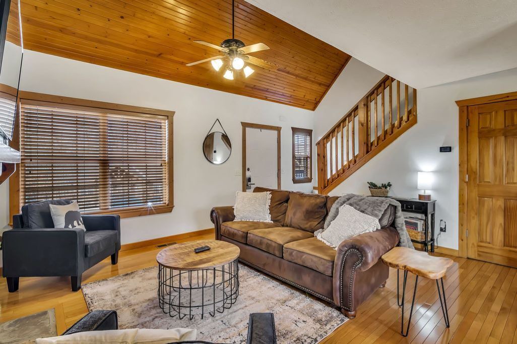 Photo of Bedroom in Reeds Spring