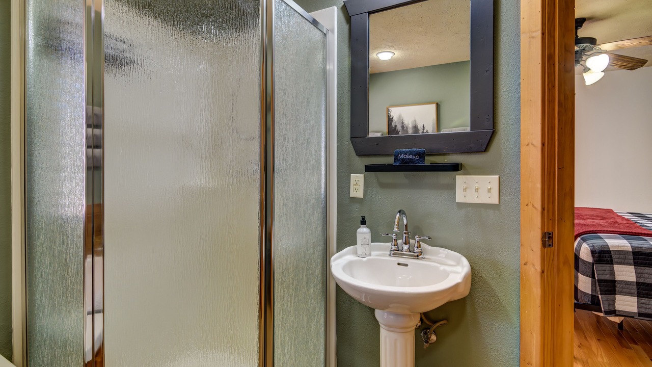 Photo of Bathroom in Reeds Spring