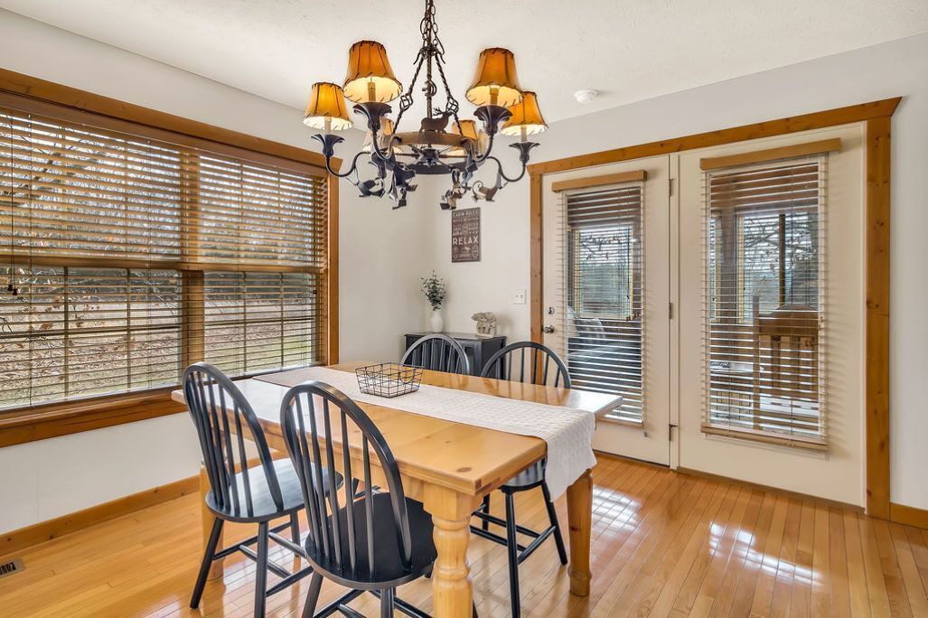 Photo of Bedroom in Reeds Spring