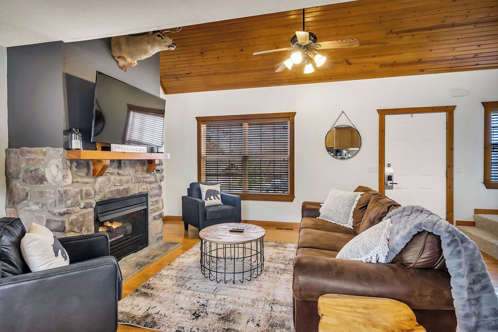 Photo of Bedroom in Reeds Spring