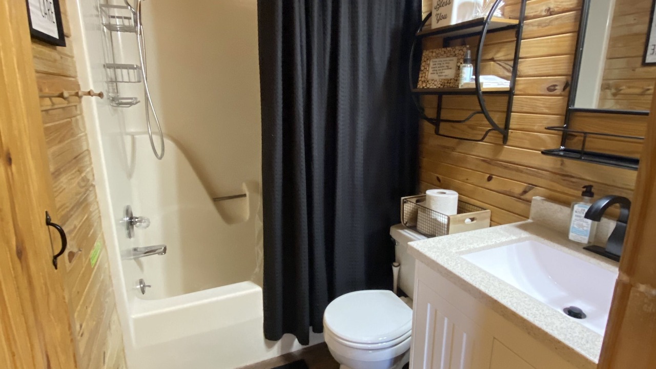 Photo of Bathroom in Shell Knob