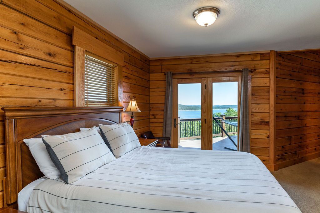 Photo of Bedroom in Blue Eye