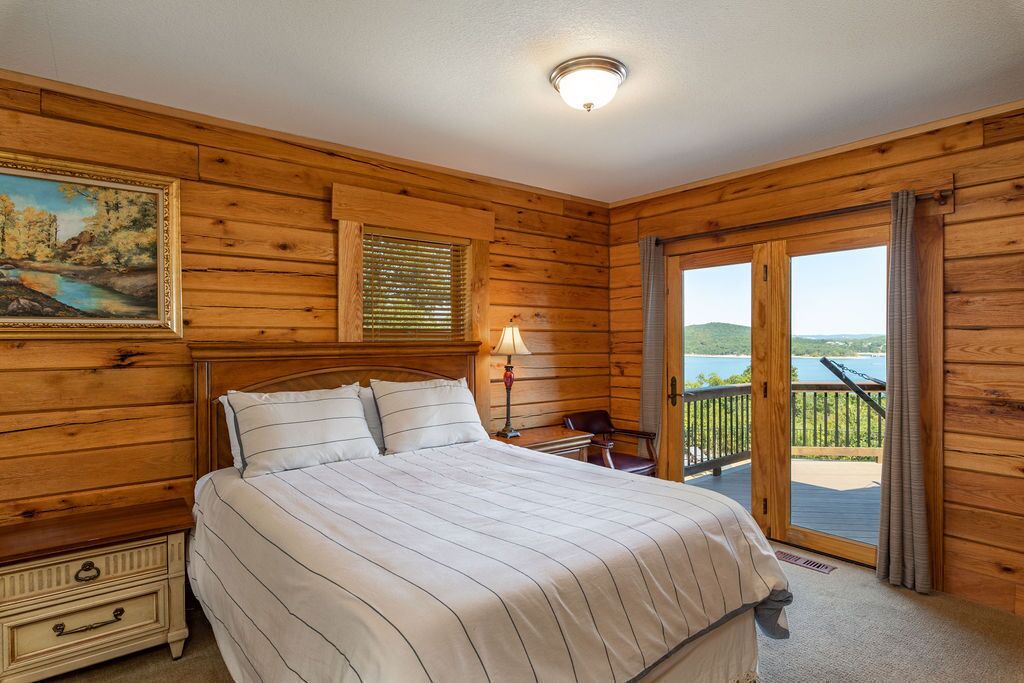 Photo of Bedroom in Blue Eye