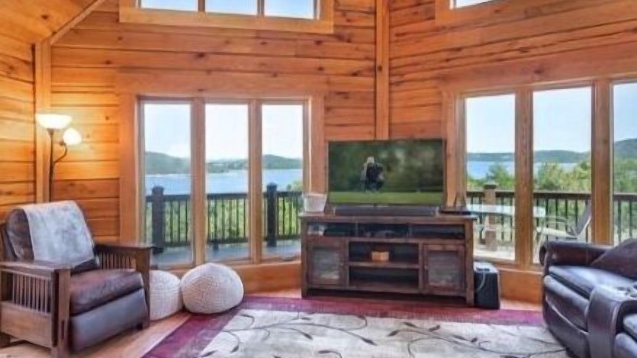 Photo of Livingroom in Blue Eye