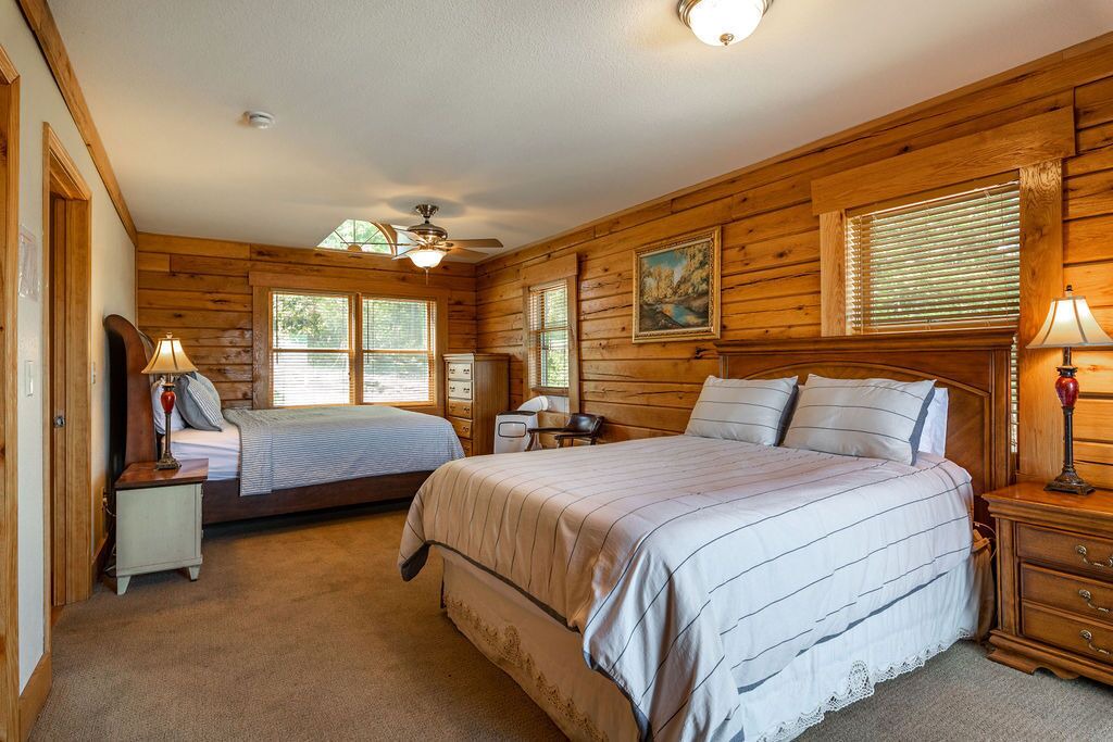 Photo of Bedroom in Blue Eye