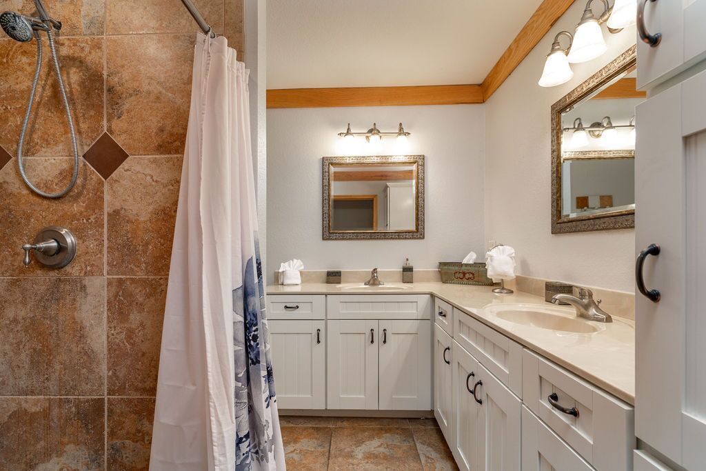 Photo of Bathroom in Blue Eye