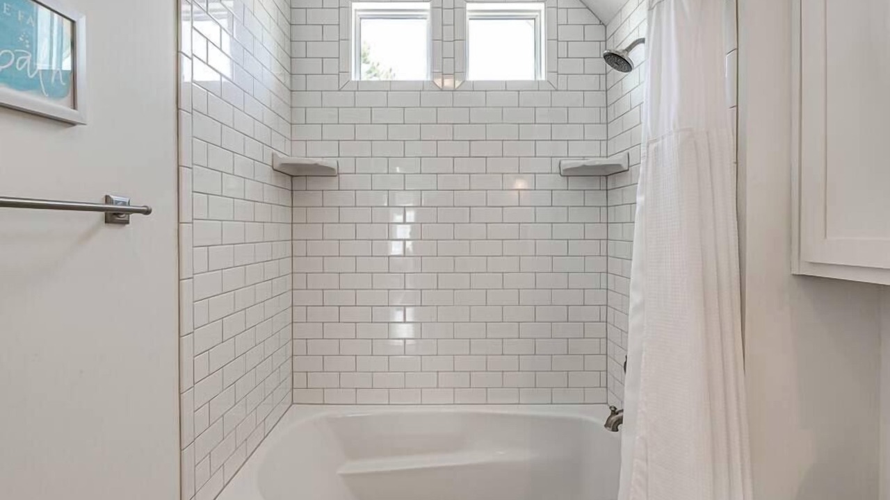 Photo of Bathroom in Carlton Landing