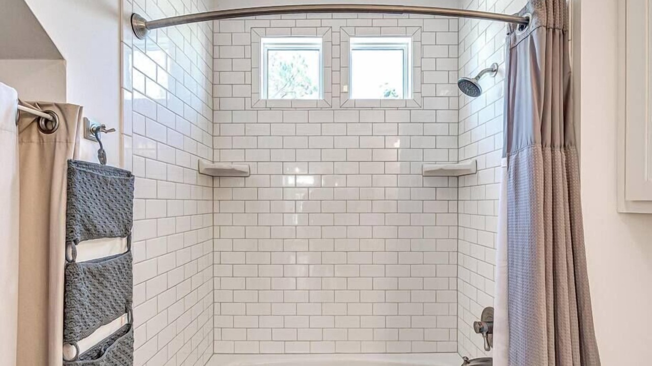 Photo of Bathroom in Carlton Landing