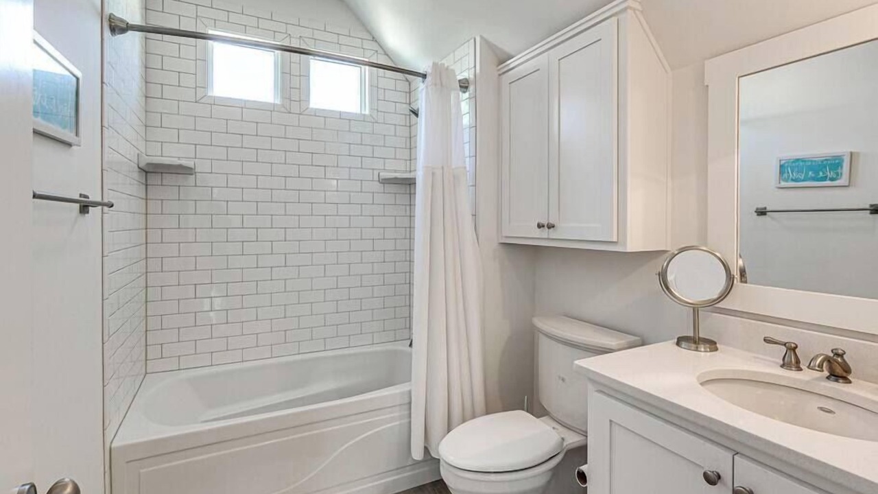 Photo of Bathroom in Carlton Landing