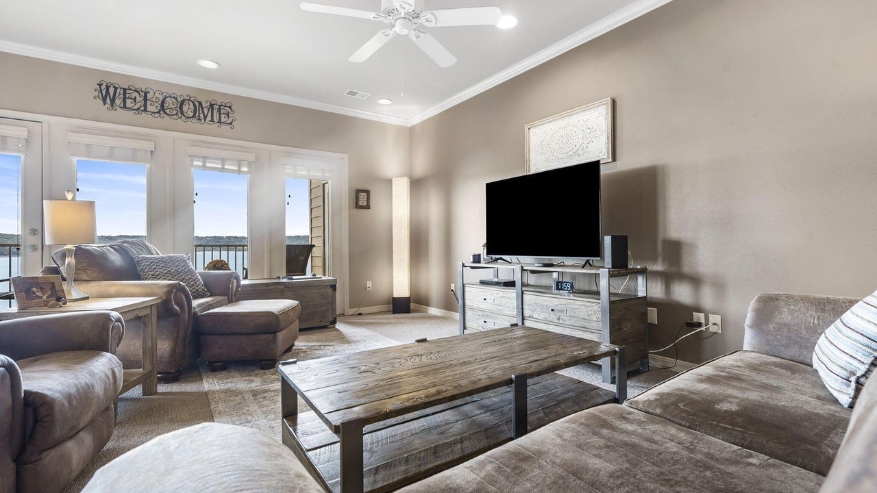 Photo of Livingroom in Hollister