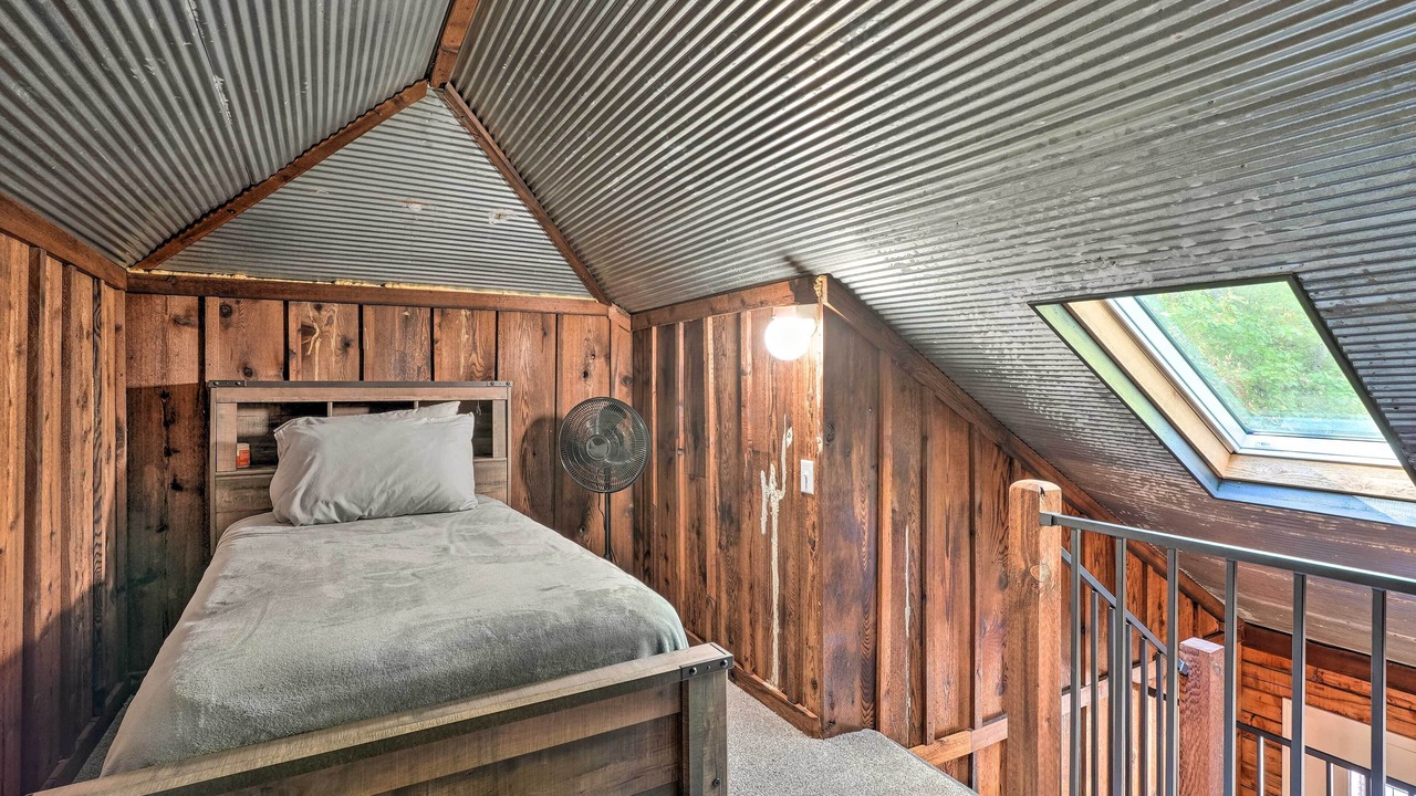 Photo of Bedroom in Kimberling City