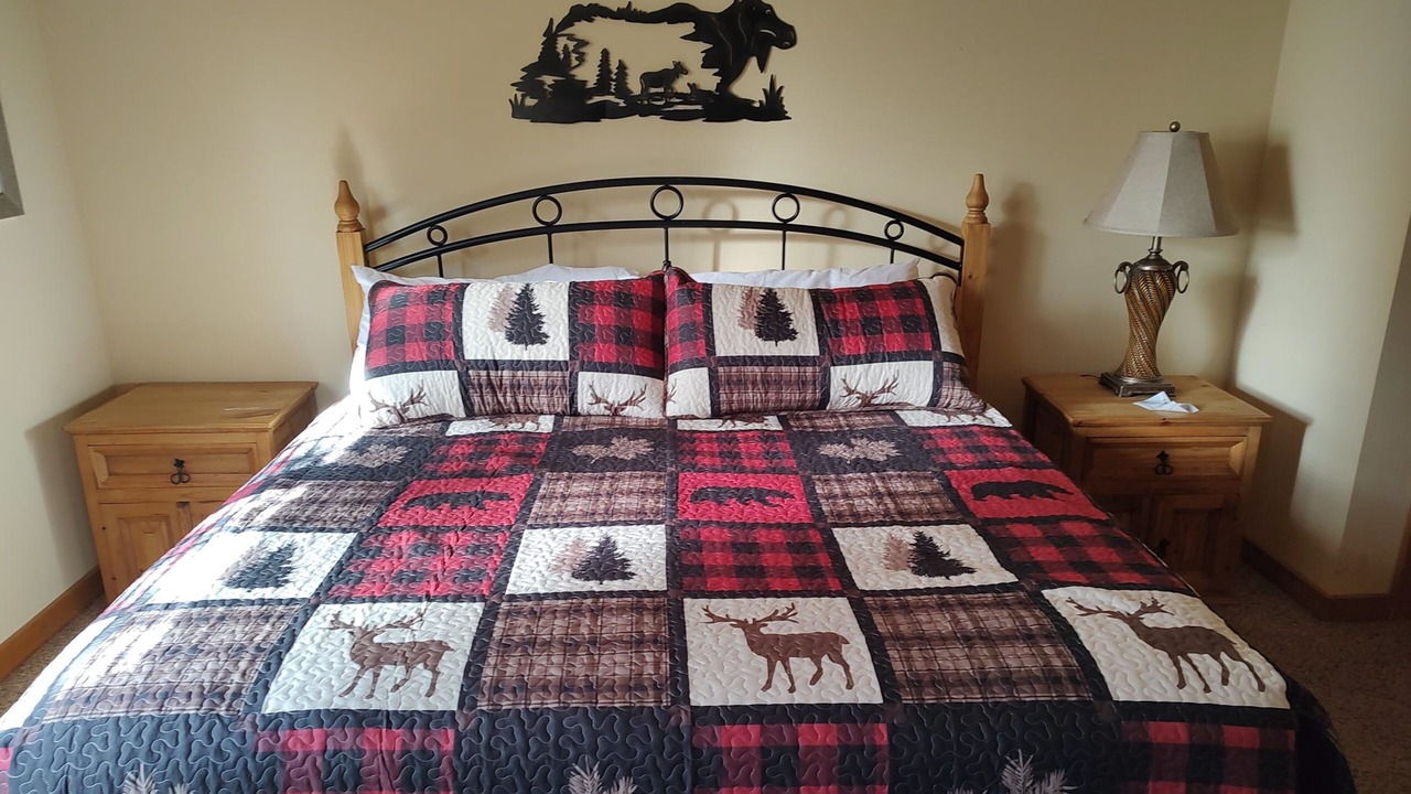 Photo of Bedroom in Reeds Spring