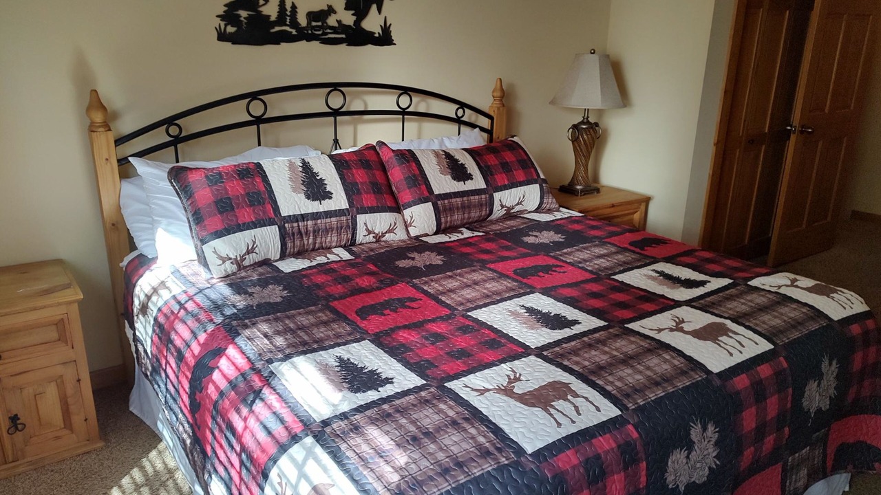 Photo of Bedroom in Reeds Spring