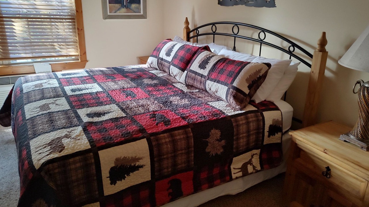 Photo of Bedroom in Reeds Spring