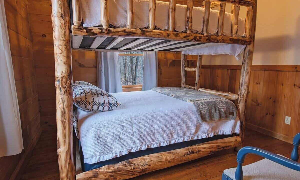 Photo of Bedroom in Benton