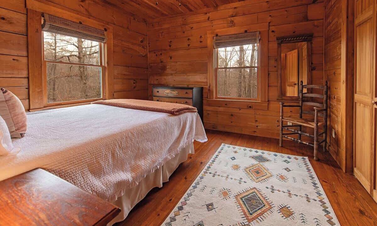 Photo of Bedroom in Benton