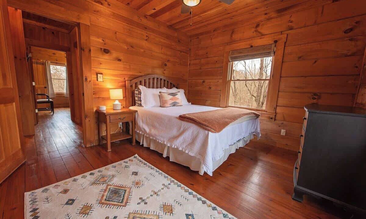 Photo of Bedroom in Benton
