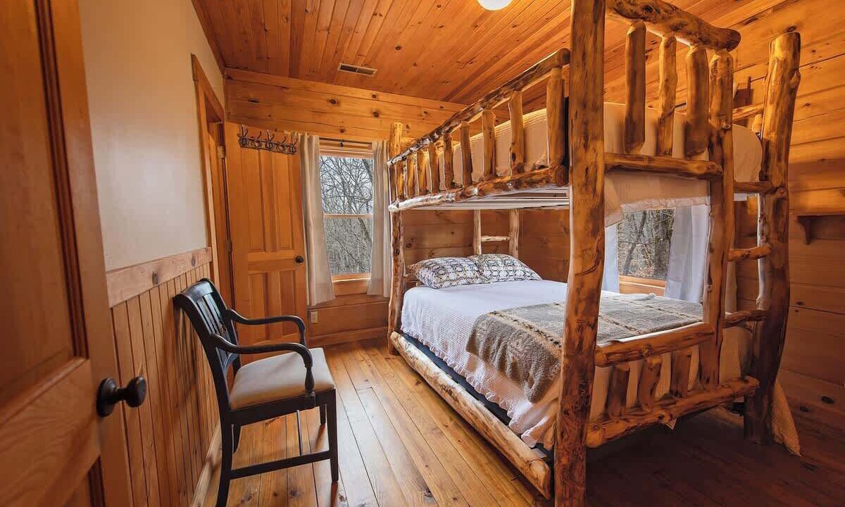 Photo of Bedroom in Benton