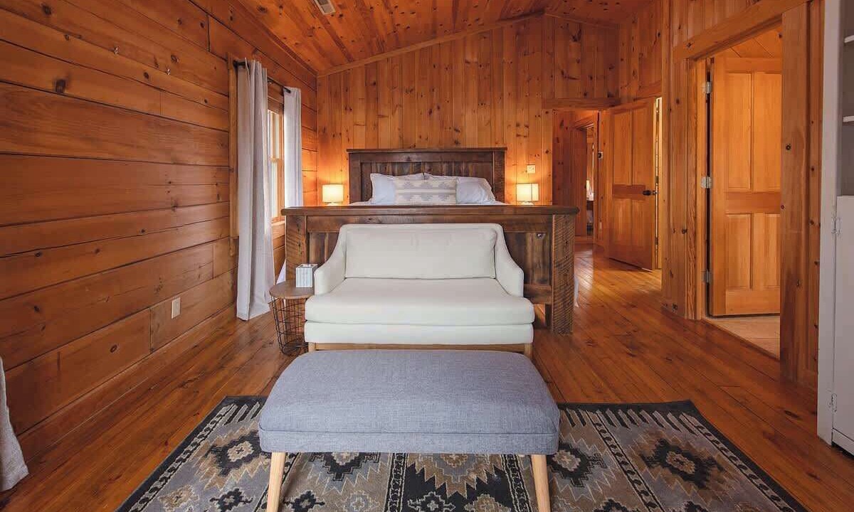 Photo of Bedroom in Benton