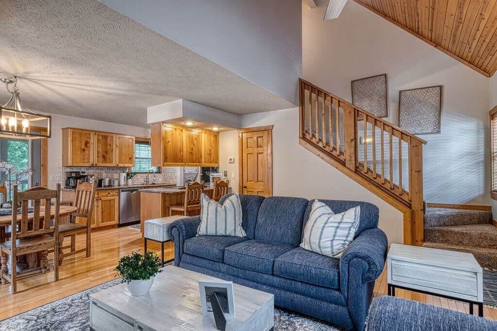 Photo of Bedroom in Reeds Spring