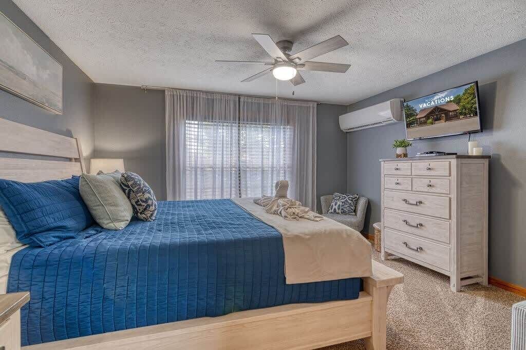 Photo of Bedroom in Reeds Spring