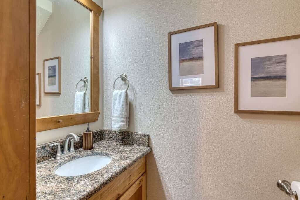 Photo of Bathroom in Reeds Spring