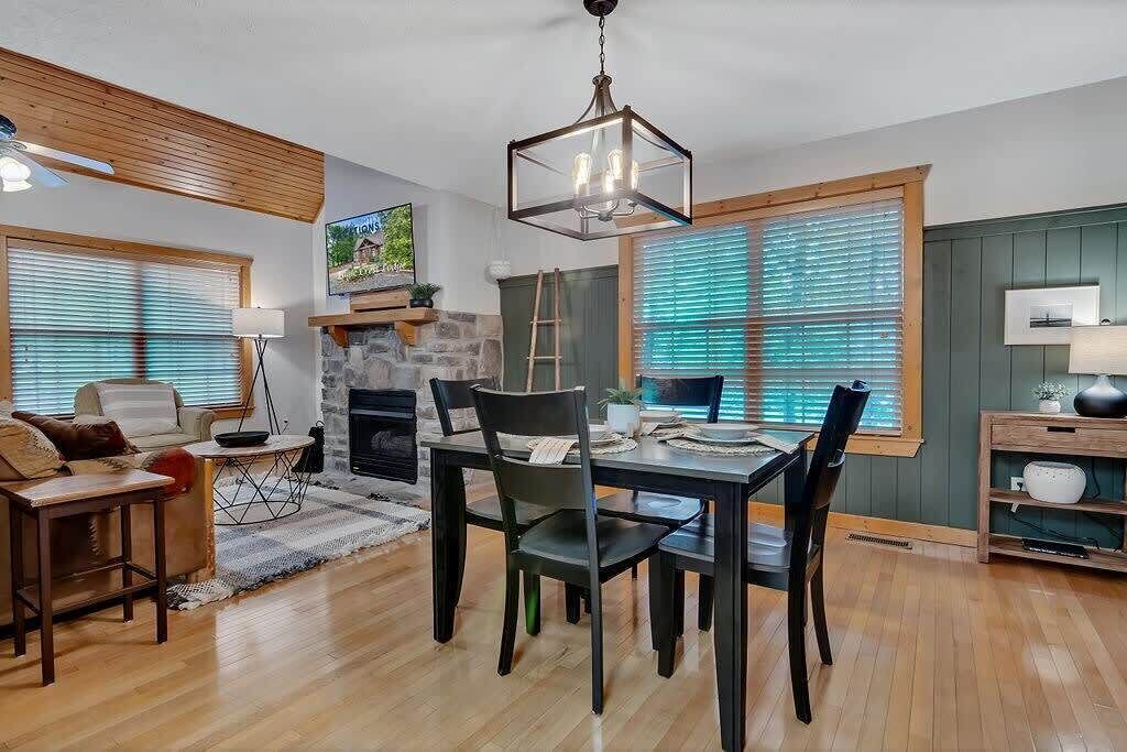Photo of Bedroom in Reeds Spring